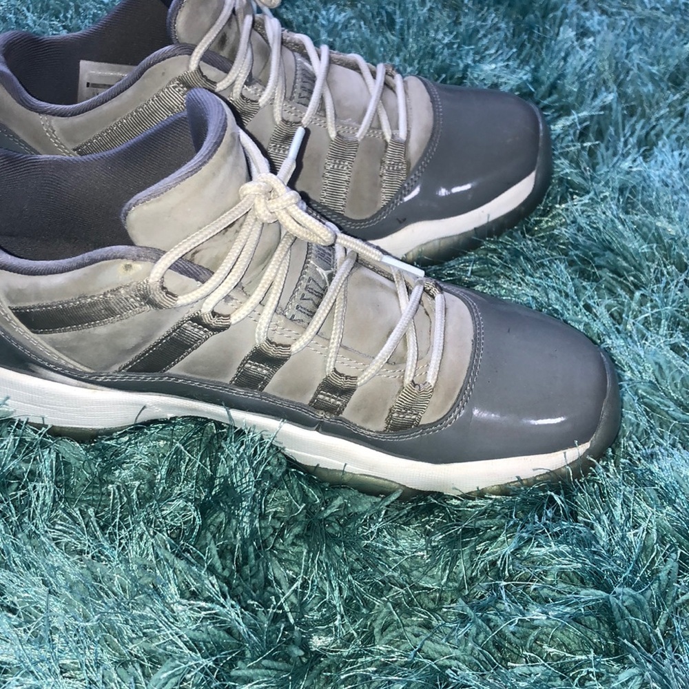 Jordan grey 11’s